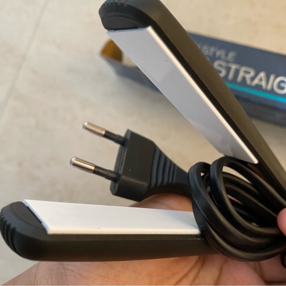 Salon style hair straightener. Brand new. Unused. - Picture 3 of 5